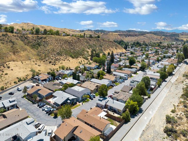 32055 Emerald Lane, Castaic, CA 91384