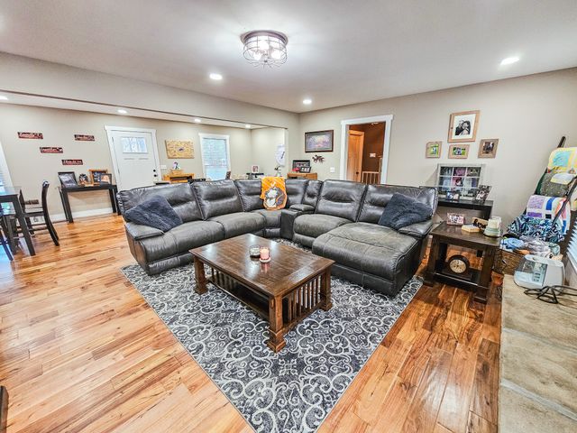 331 Hilltop Dr, Shelbyville, TN 37160