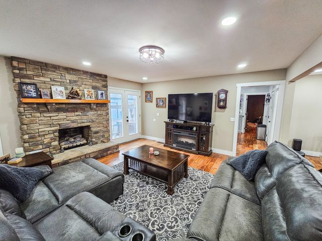 331 Hilltop Dr, Shelbyville, TN 37160