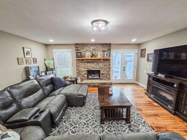 331 Hilltop Dr, Shelbyville, TN 37160
