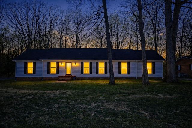 331 Hilltop Dr, Shelbyville, TN 37160