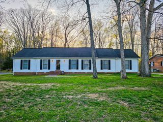 331 Hilltop Dr, Shelbyville, TN 37160