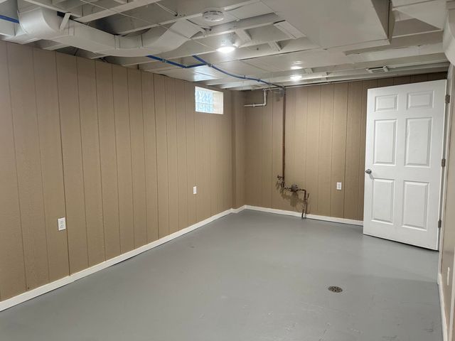 19348 Washtenaw Street, Harper Woods City, MI 48225