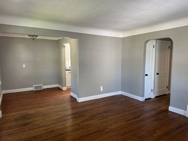 19348 Washtenaw Street, Harper Woods City, MI 48225