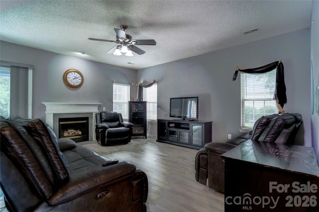 9612 Veronica Drive, Charlotte, NC 28215