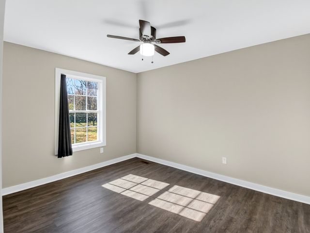 621 Womack Rd, Bethpage, TN 37022