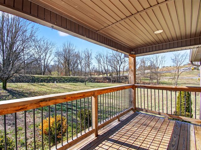 621 Womack Rd, Bethpage, TN 37022