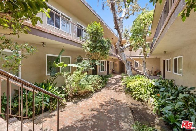 1722 Brockton Avenue 16, Los Angeles, CA 90025