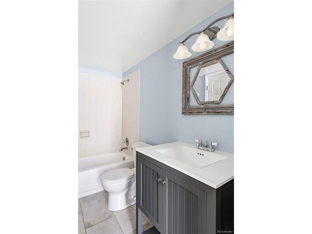 1226 S Monaco Street Pkwy B-307, Denver, CO 80224
