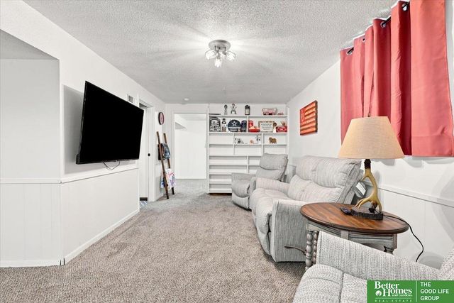 205 Greenhaven Road, Council Bluffs, IA 51503