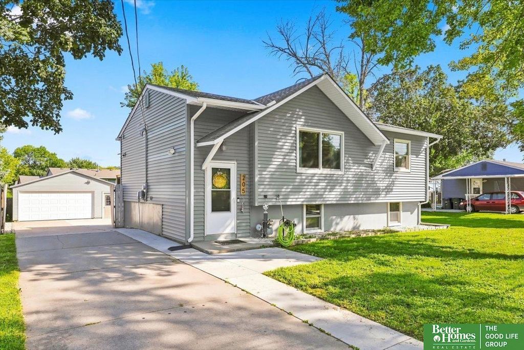205 Greenhaven Road, Council Bluffs, IA 51503