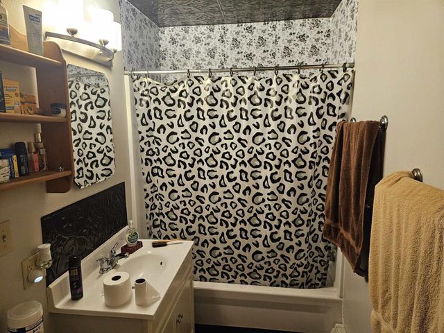 1005 8TH AVENUE, Menominee, MI 49858