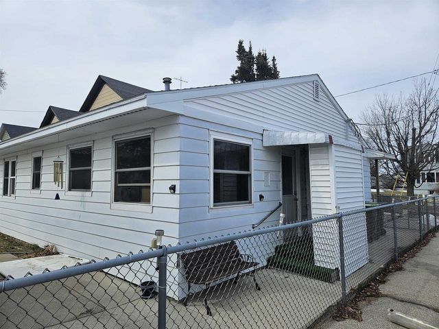 1005 8TH AVENUE, Menominee, MI 49858