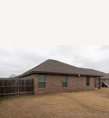 11112 N 146th East Avenue, Owasso, OK 74055