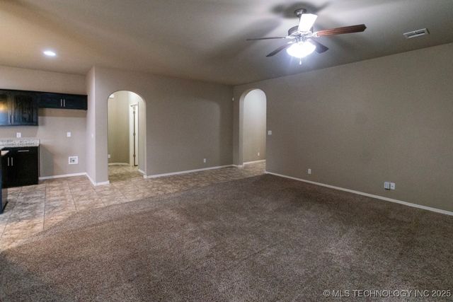 11112 N 146th East Avenue, Owasso, OK 74055