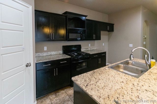 11112 N 146th East Avenue, Owasso, OK 74055