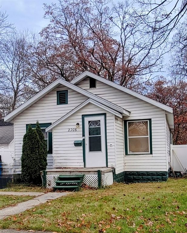 2906 Reynolds Street, Muskegon Heights, MI 49444