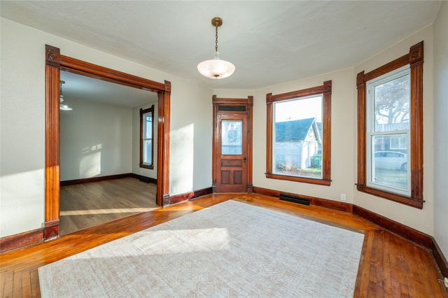 103 N Dewey Street, Prairie City, IA 50228