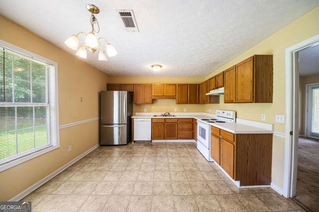 2027 Providence Roads, Statham, GA 30666