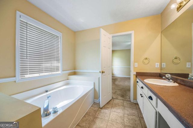 2027 Providence Roads, Statham, GA 30666