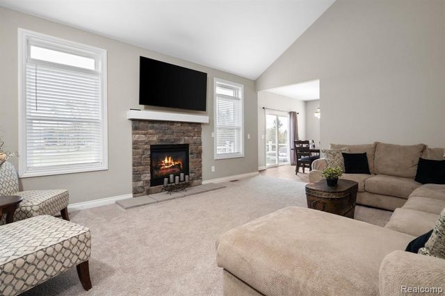 9931 Loretta Lane, South Lyon, MI 48178