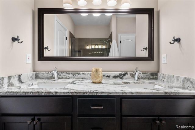 9931 Loretta Lane, South Lyon, MI 48178