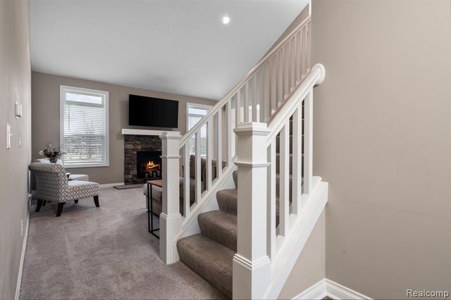 9931 Loretta Lane, South Lyon, MI 48178