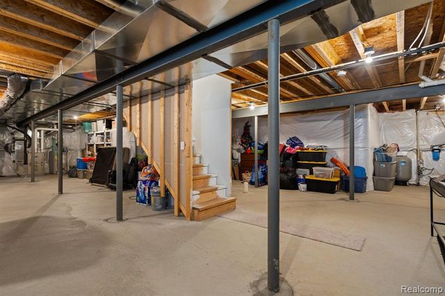 9931 Loretta Lane, South Lyon, MI 48178