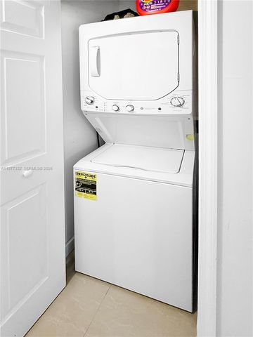 945 NE 34th Ave 204, Homestead, FL 33033