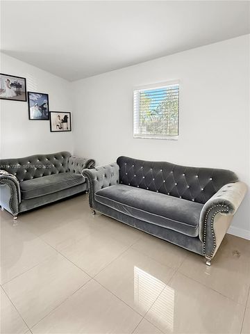 945 NE 34th Ave 204, Homestead, FL 33033