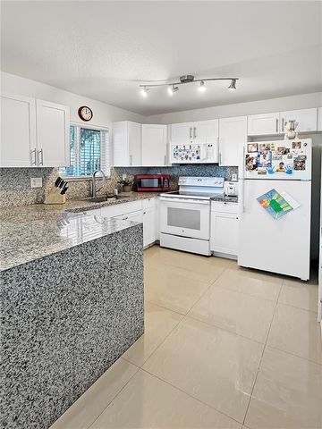 945 NE 34th Ave 204, Homestead, FL 33033