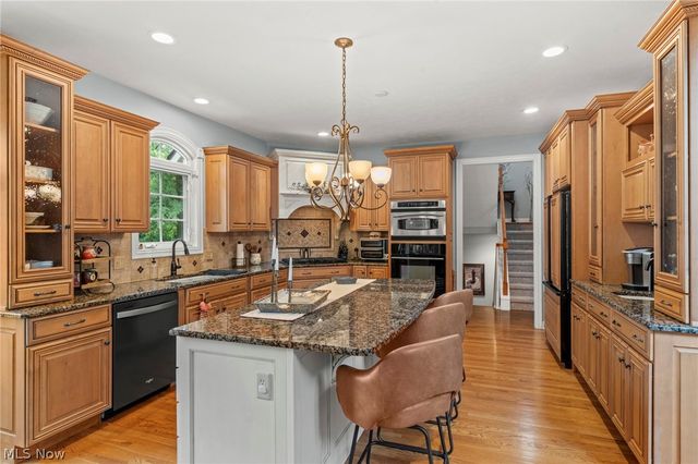 9240 Chamberlin Road, Twinsburg, OH 44087