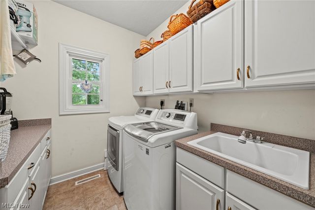 9240 Chamberlin Road, Twinsburg, OH 44087
