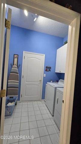 33 Greenways Lane, Lakewood, NJ 08701