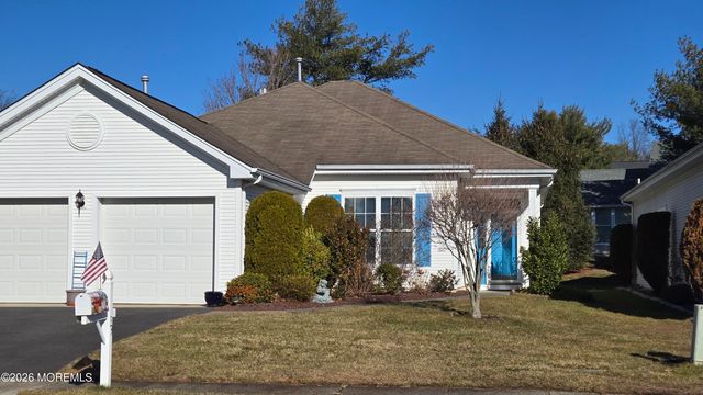 33 Greenways Lane, Lakewood, NJ 08701