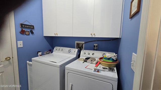 33 Greenways Lane, Lakewood, NJ 08701