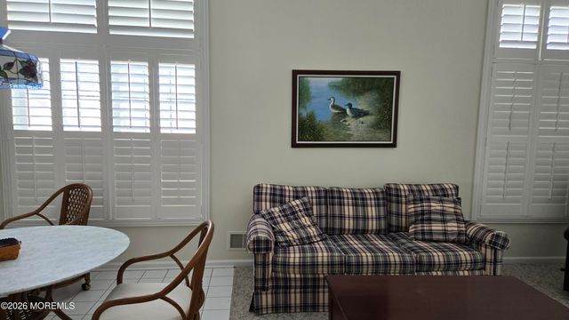 33 Greenways Lane, Lakewood, NJ 08701