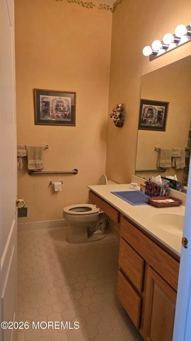 33 Greenways Lane, Lakewood, NJ 08701