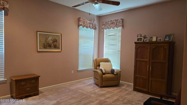 33 Greenways Lane, Lakewood, NJ 08701