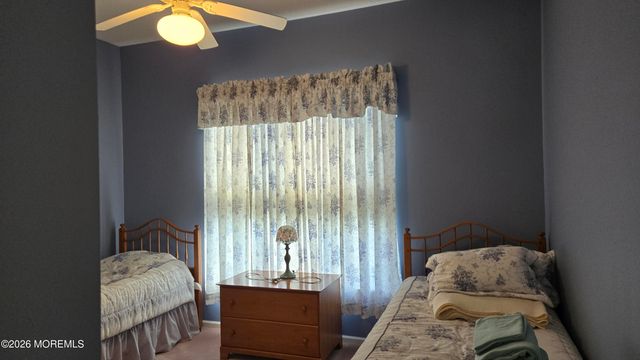 33 Greenways Lane, Lakewood, NJ 08701