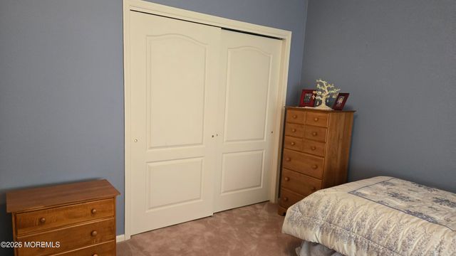 33 Greenways Lane, Lakewood, NJ 08701