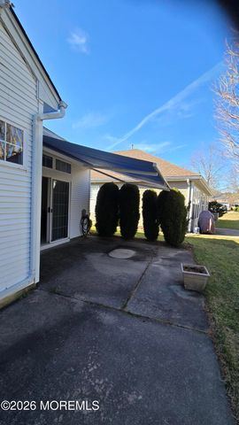 33 Greenways Lane, Lakewood, NJ 08701