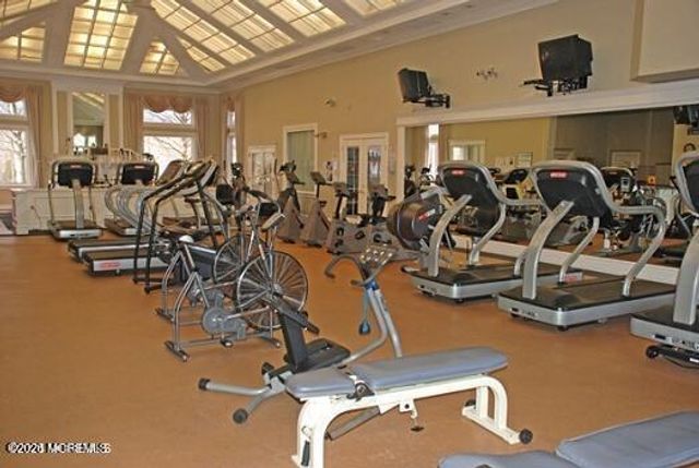 33 Greenways Lane, Lakewood, NJ 08701