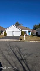 33 Greenways Lane, Lakewood, NJ 08701