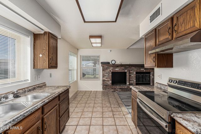 6850 W CHOLLA Street, Peoria, AZ 85345