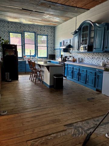 217 E White Street, Pilot Point, TX 76258