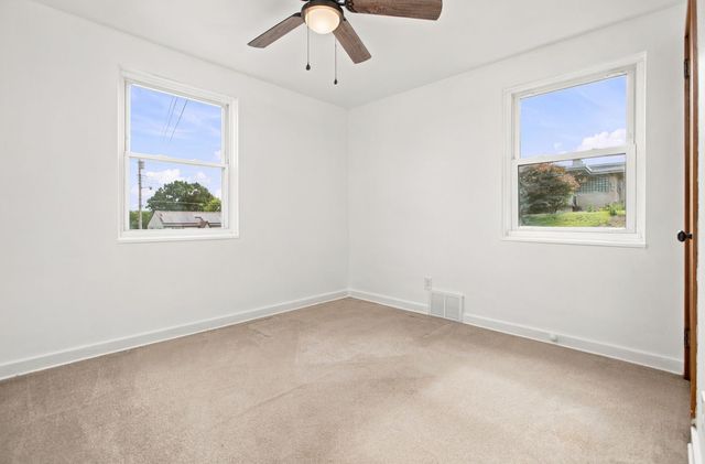 1376 Peterson Dr, Jefferson Hills, PA 15025