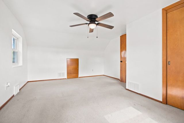 1376 Peterson Dr, Jefferson Hills, PA 15025