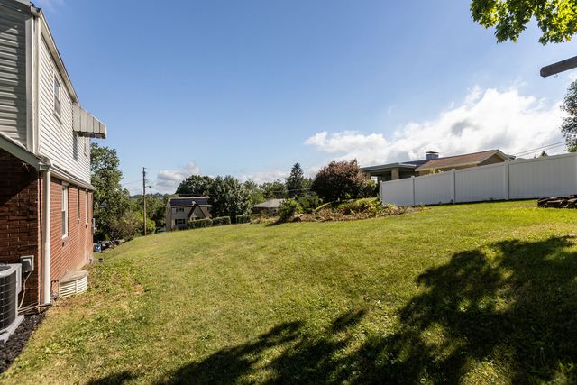1376 Peterson Dr, Jefferson Hills, PA 15025