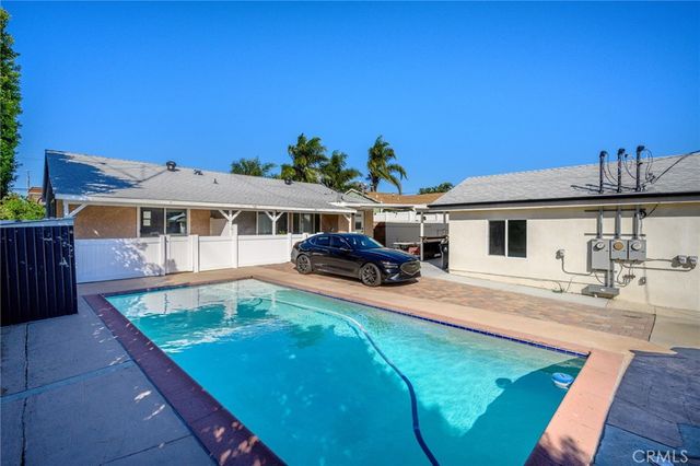 14298 Van Nuys Blvd, Arleta, CA 91331